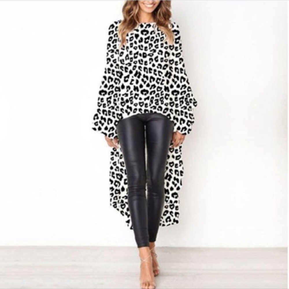 😍 JUST IN🤩 White Leopard Dip Hem Blouse